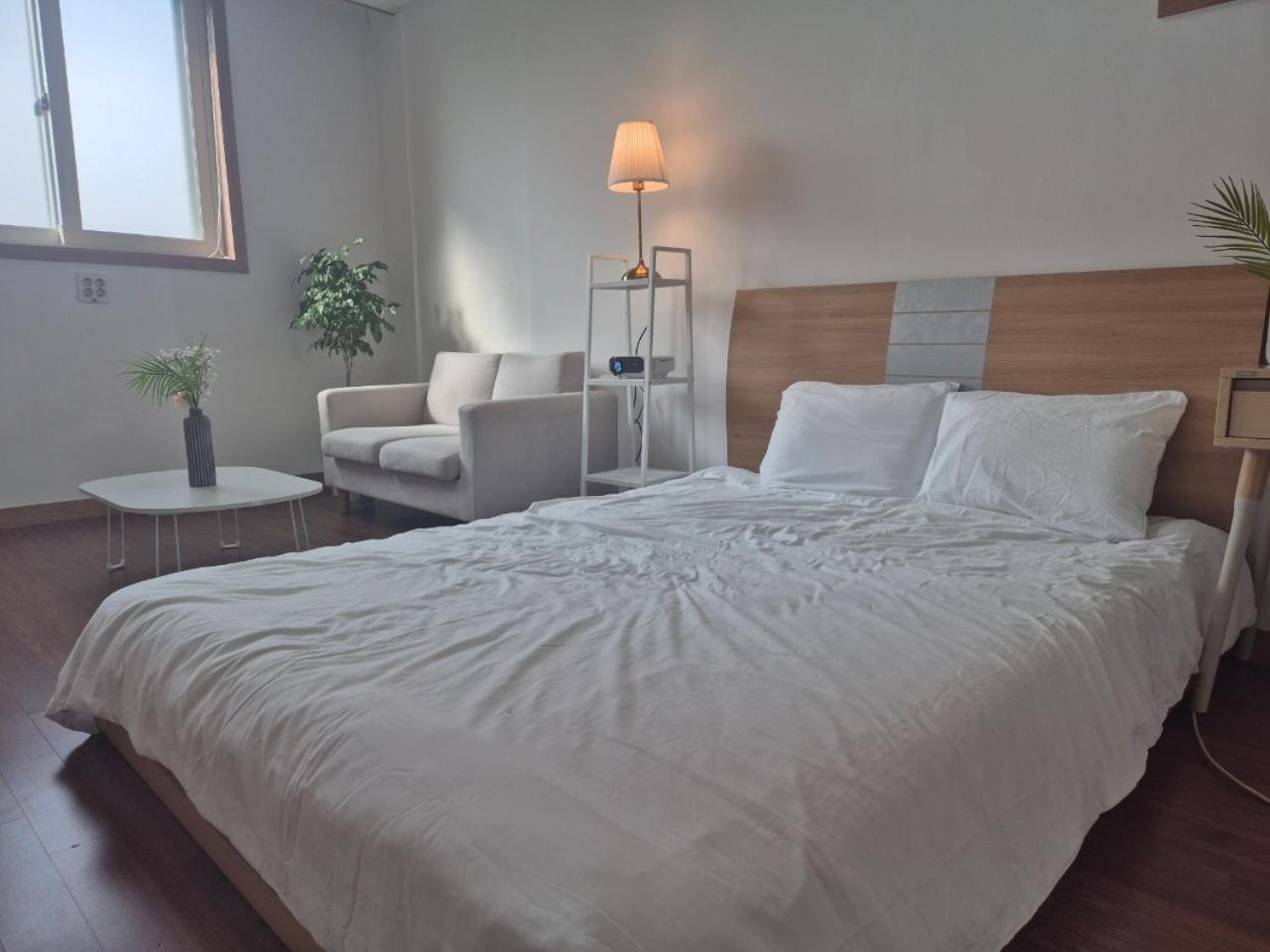 Rgb Guesthouse Jeonju Extérieur photo